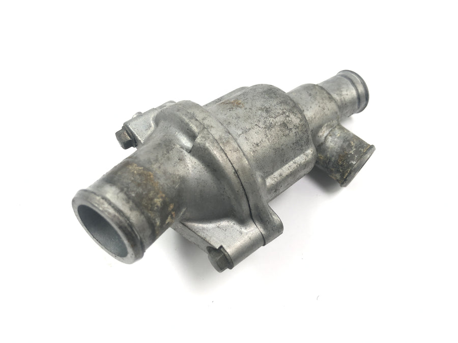 Yamaha YZF R1 RN04 [2001] - Boîtier de thermostat, distributeur de liquide de refroidissement, boîtier de liquide de refroidissement
