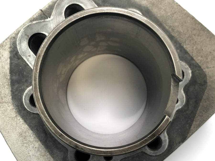 MOTO GUZZI CALIFORNIA 2 1000 VT [1982] - cylinder with piston on the left