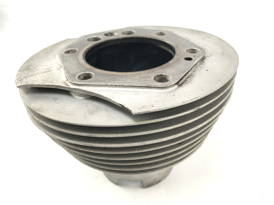 Moto Guzzi V7 Special [1971] - Cylinder with piston on the right