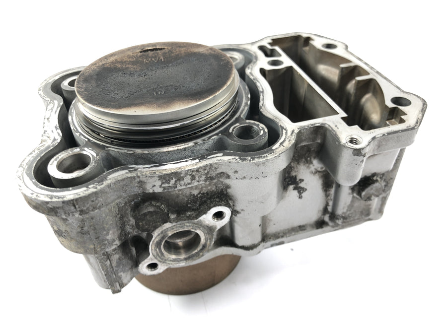 Honda XRV 750 Africa Twin RD04 [1990] - cylindre avec piston à l'avant