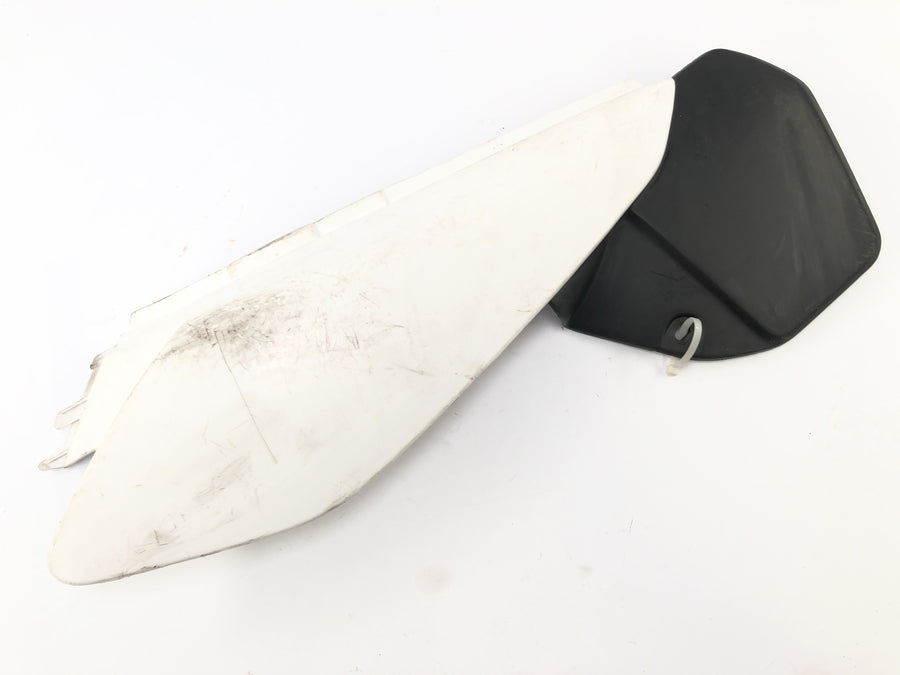 Yamaha DT 125 DE06 [2005] - Side panel right and left