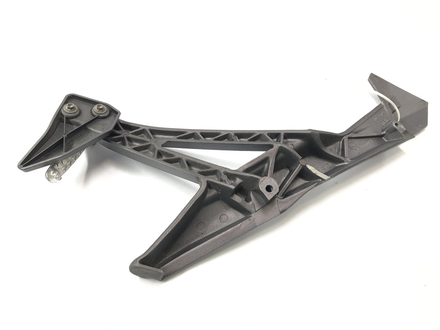 Aprilia RST 1000 Futura [2002] - Pedia's footrest on the right with Halter Footrest holder on the right