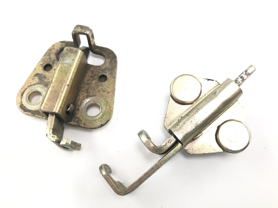 Yamaha YZF 750 R 4HN [1995] - Seat lock locking seat lock holder