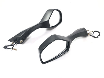 Triumph sprint ST 1050 [2005] - mirror flashing on the left and right turn signal