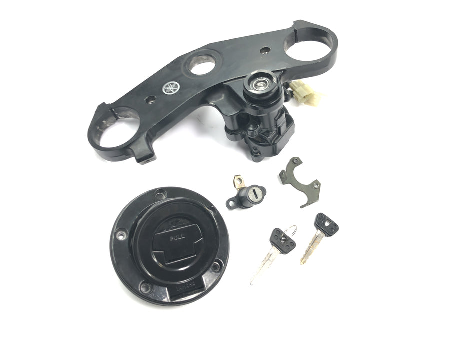 Yamaha YZF R1 RN04 [2001] - Lock set with ignition lock, tank cap, steering lock, fork bridge at the top