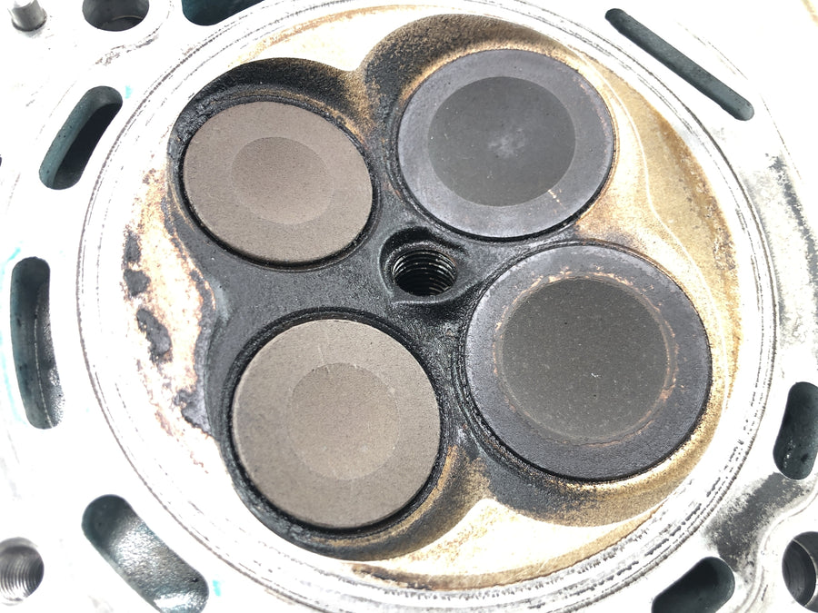 Aprilia RSV 1000 R [2004] - cylinder head valve head engine cylinder head front