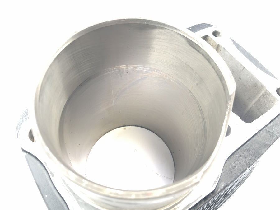 Suzuki Intruder VL 1500 AL [2000] - cylinder with piston at the front