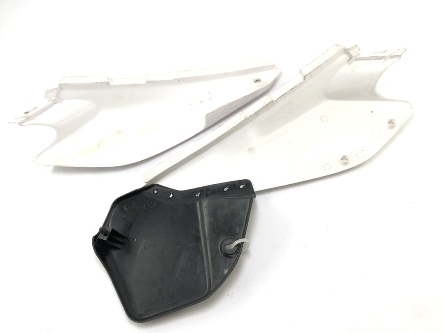 Yamaha DT 125 DE06 [2005] - Side panel right and left