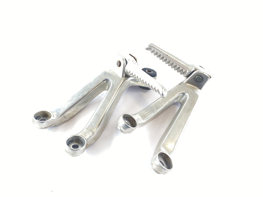 Honda CBR 900 RR SC33 [1996] - Passenger footrests, passenger footrests and holders