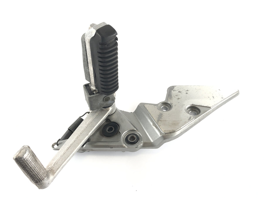 Suzuki Bandit 1200 GV75A [1998] - Footrest Driver's footrest right with brake pedal