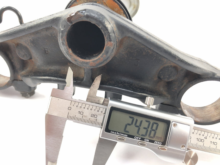 Honda CB 750 RC42 [1996] - Fork Bridge ci-dessous