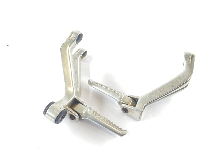 Honda CBR 900 RR SC33 [1996] - Passenger footrests, passenger footrests and holders