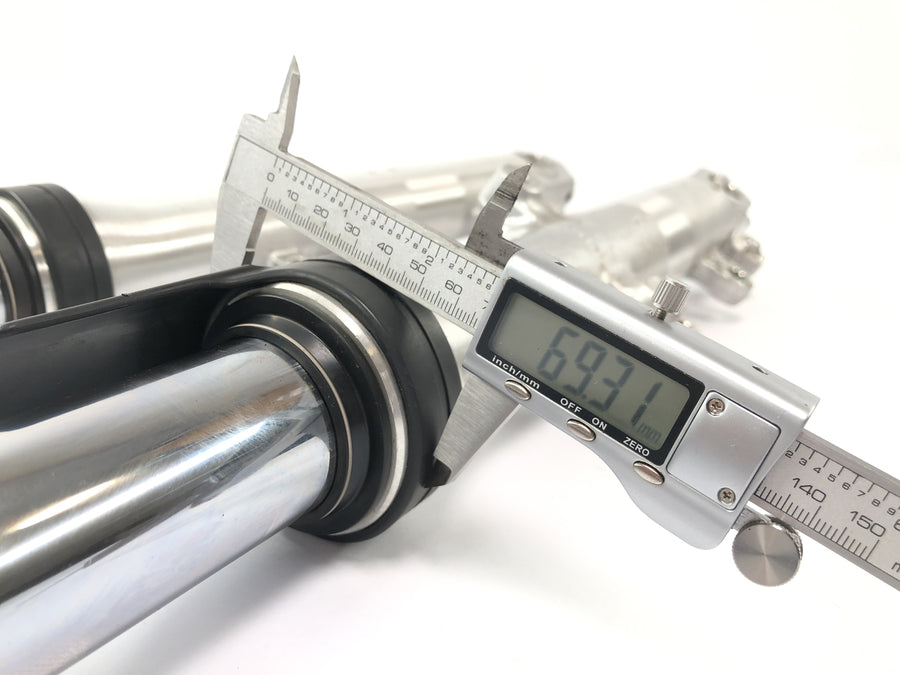 Yamaha XJR 1300 RP06 [2002] - Fourche fourche télescopique avec axe