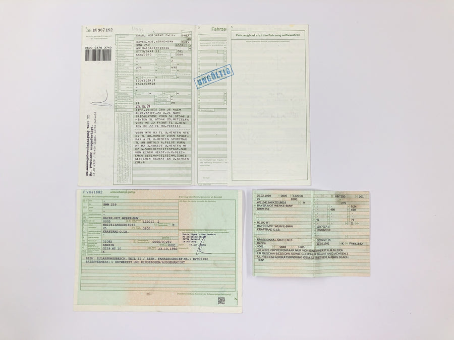 BMW R 1100 RT 259 [1999] - Tête de cadre avec papiers