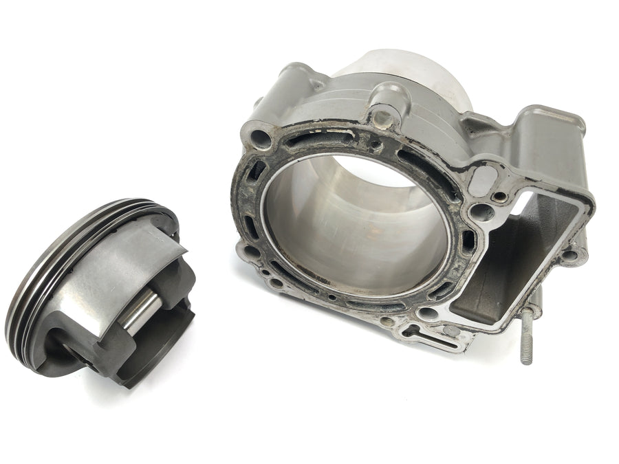KTM 950 SM LC8 [2008] - cylinder with pistons in front