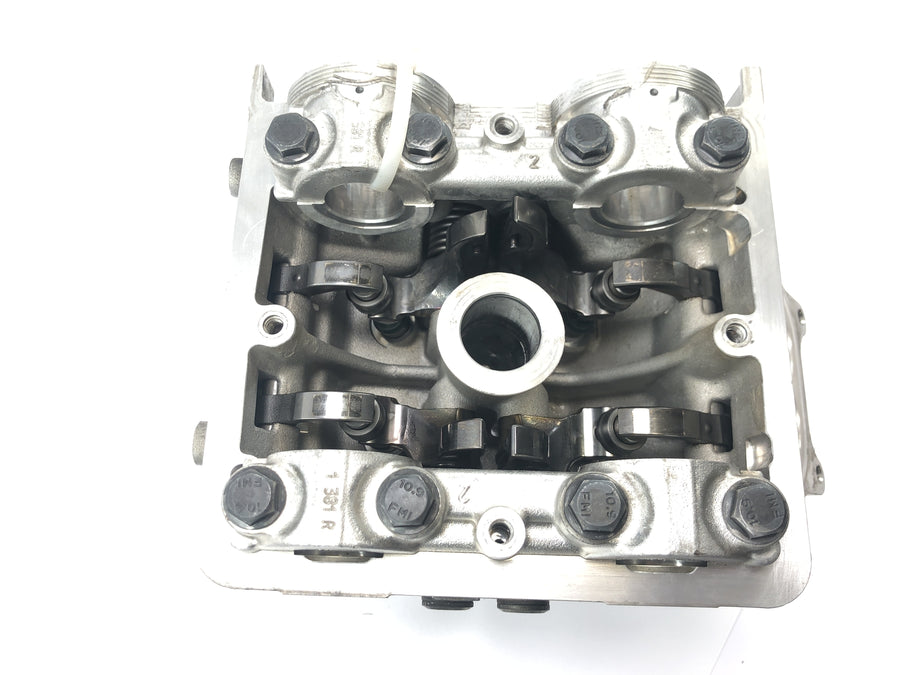 Ducati Multistrada 1200 S Touring [2009] - Commande de soupapes de culasse à l'avant