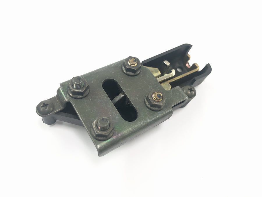 Yamaha YZF R1 RN04 [2001] - Seat lock rear seat lock