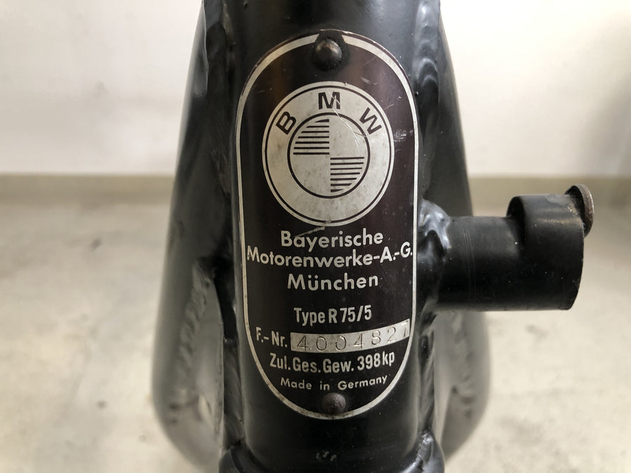 BMW R75 / 5 [1973] - Cadre avec papiers