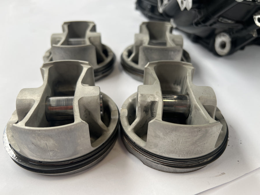 BMW K 1300 S K12S [2010] - Logement à moteur Logement vide avec des pistons