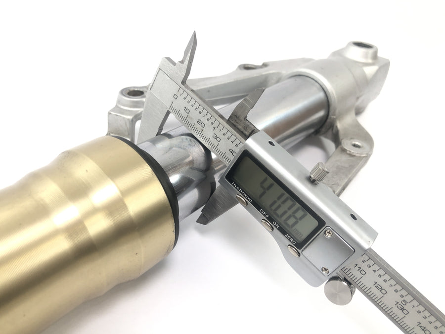 Yamaha Yzf R1 RN01 [1998] - Fork Upsizedown Fork dans l'essieu avant avec axe