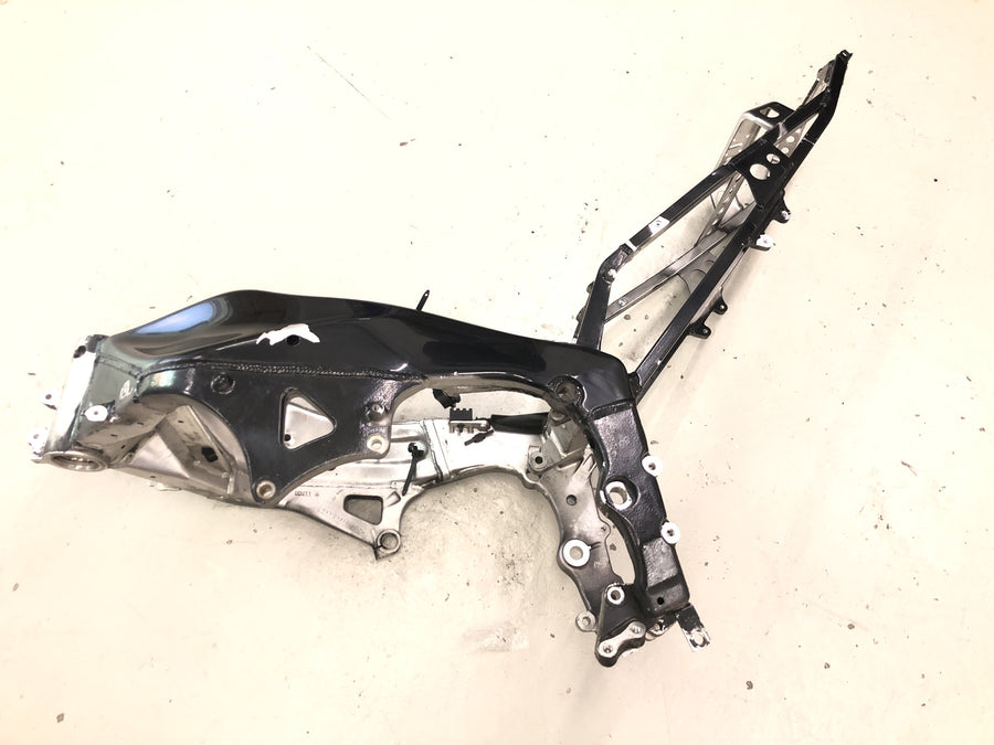 Yamaha YZF R1 RN04 [2001] - Frame main frame chassis with papers