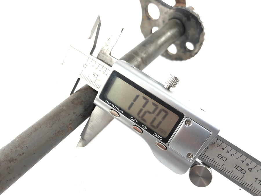 Yamaha XT 550 5Y3 [1982] - rear axle with chain tensioner