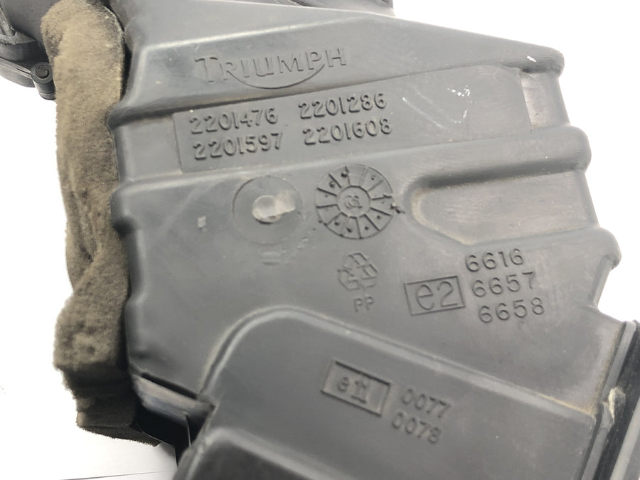 Triumph Tiger 955i 709EN [2003] - Air filter box airbox air filter housing