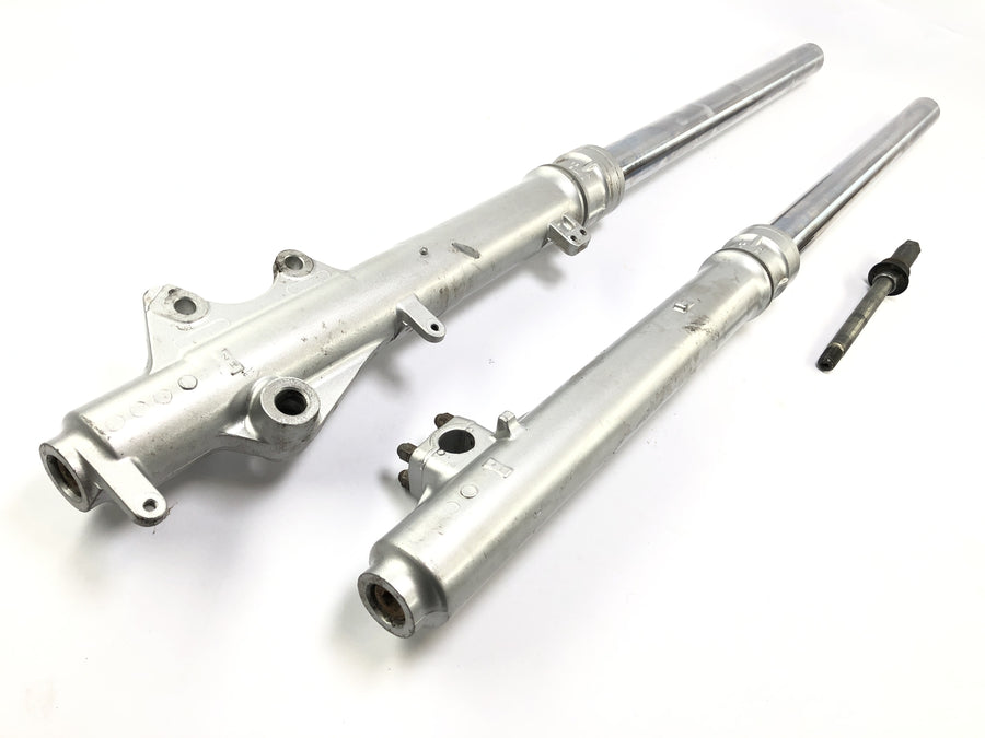 Yamaha DT 125 DE06 [2005] - Fourche télescopique avec axe