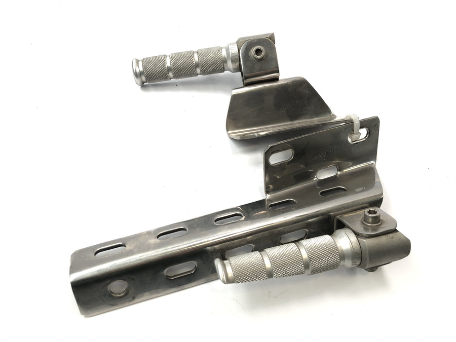 Triumph Speed ​​Triple T509 [1998] - passenger footrest system