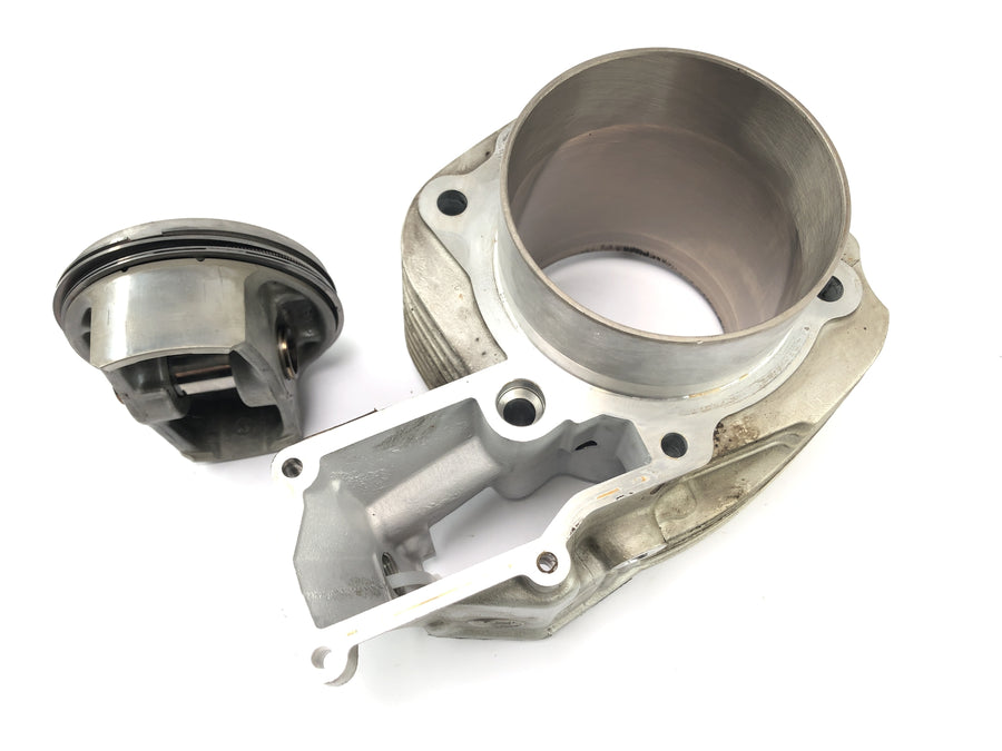 BMW R 1150 R R21 [2003] - cylinder with pistons on the right