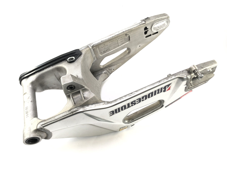 Aprilia RSV4 1000 [2010] - Swingarm rear wheel swing arm assembly stand mount broken