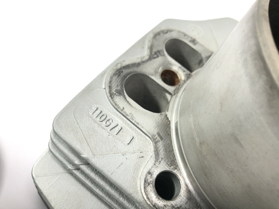 Moto Guzzi V11 Sport [1999] - cylindre avec piston à gauche