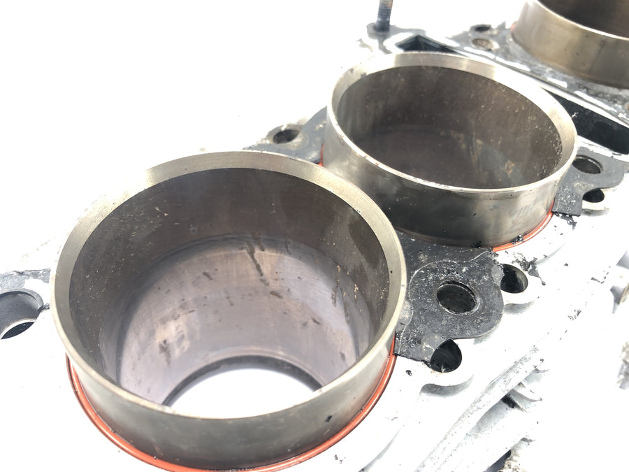 Yamaha FJ 1100 47E [1985] - cylinder with pistons