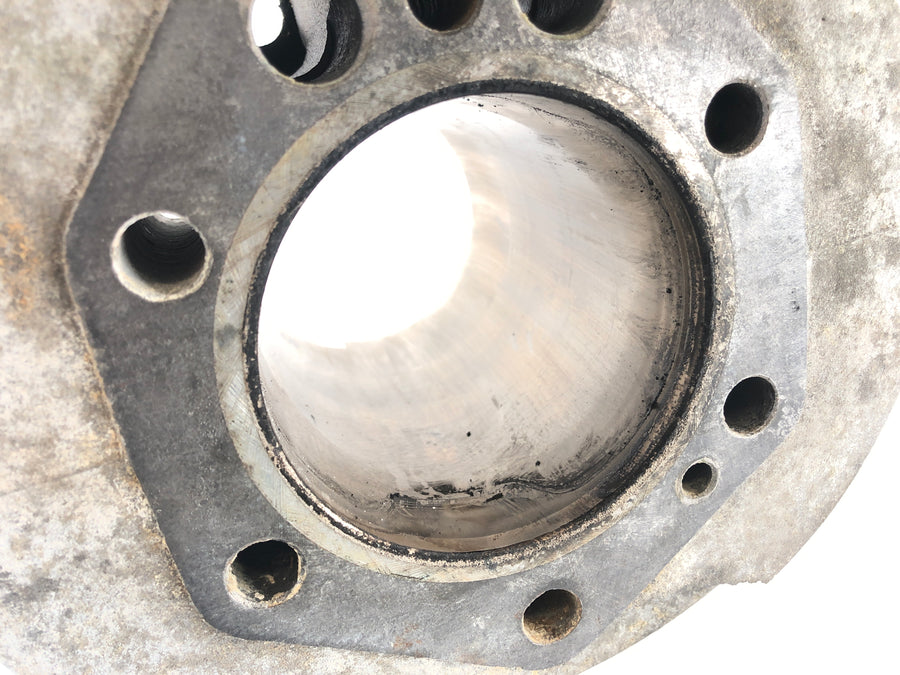 Moto Guzzi 850-T3 [1980] - Cylinder with piston cylinder lying right