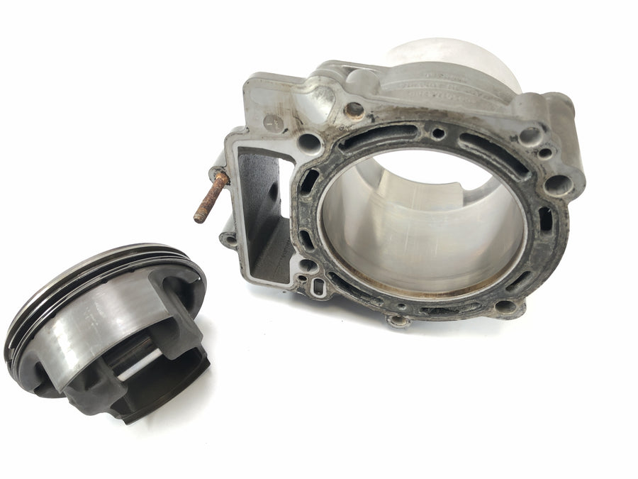 KTM 950 SM LC8 [2008] - Zylinder mit Kolben hinten