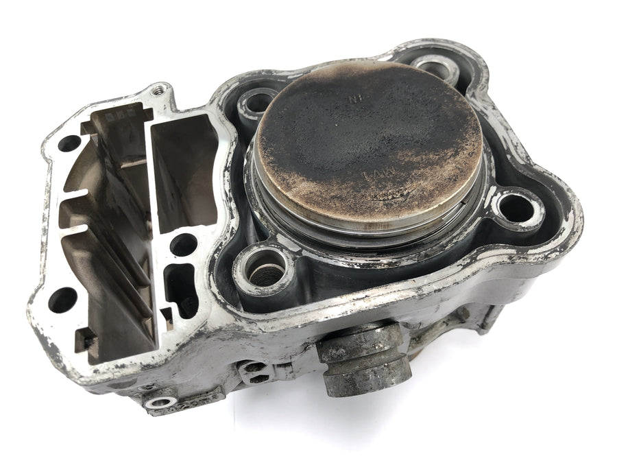 Honda XRV 750 Africa Twin RD04 [1990] - cylindre avec piston à l'avant