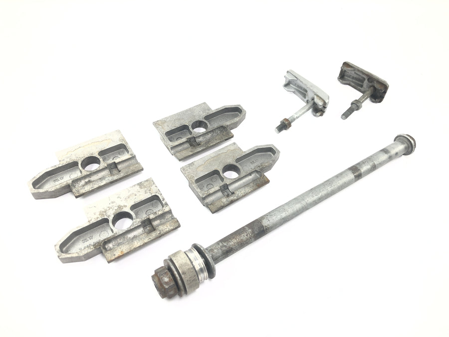 BMW F 650 GS R13 [2000] - Hinterachse mit Kettenspanner