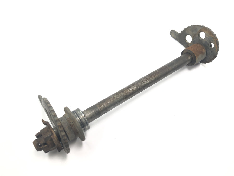 Yamaha DT 175 2K4 [1982] - Rear axle with chain tensioner through axle axle