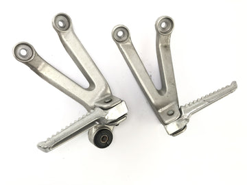 Honda CBR 900 RR SC28 [1994] - Pedia's footrest footrest holder left and right footrest shots