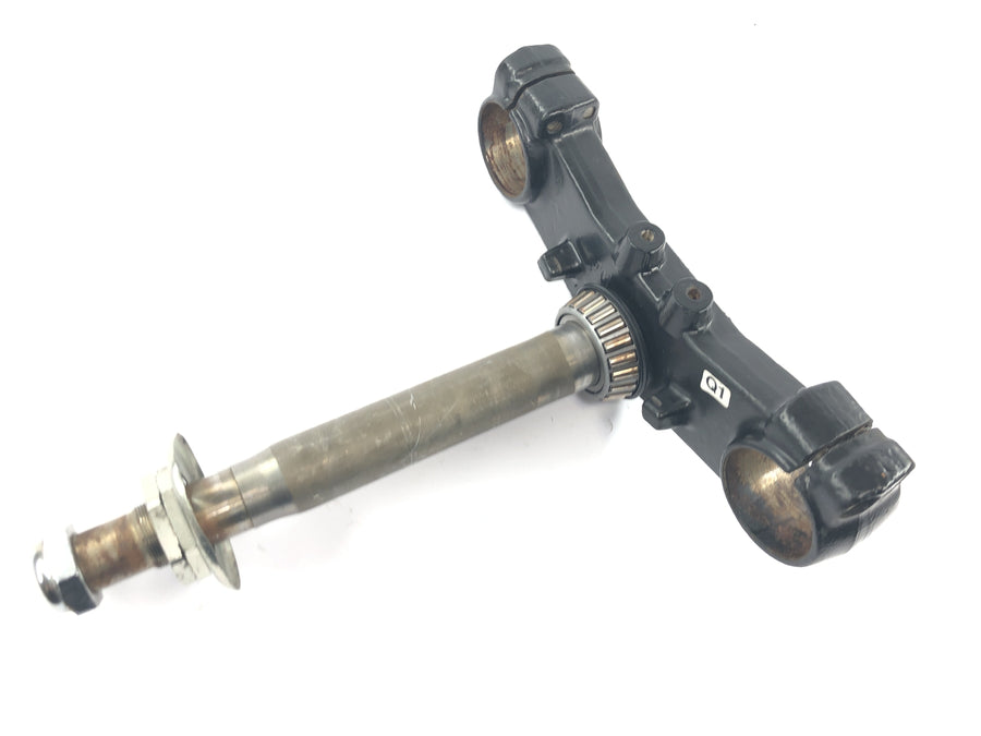 Triumph Tiger 900 T400 [1998] - té de fourche inférieur, colonne de direction, tube de direction
