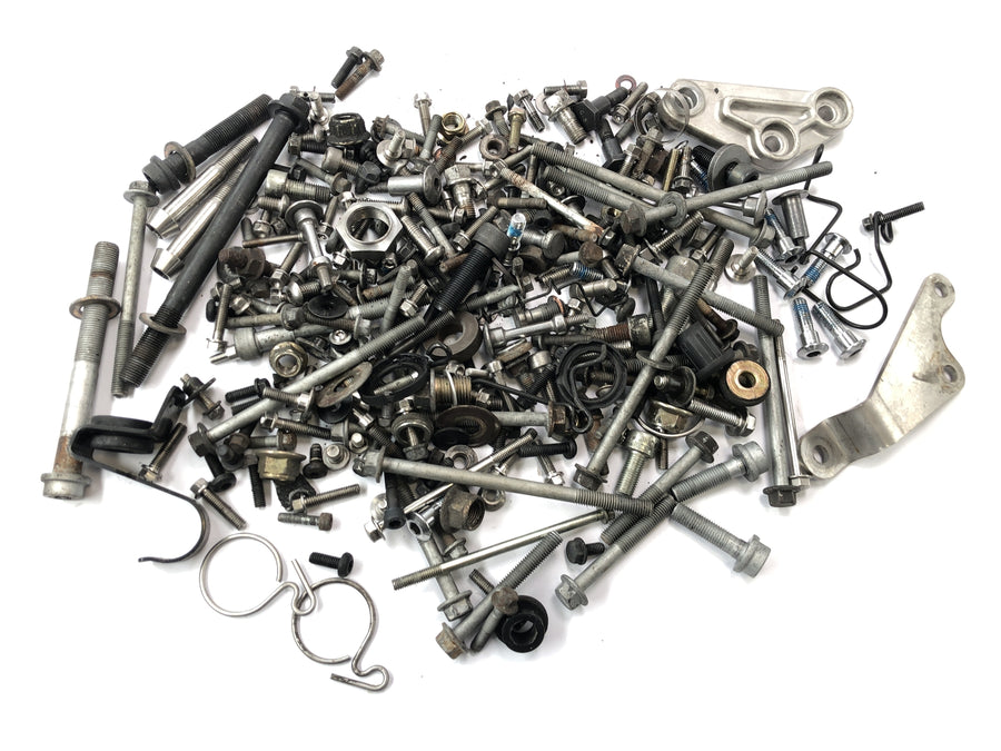 Triumph Speed Triple 1050 515NJ [2007] - screw kit fastening material remaining parts mixed lot