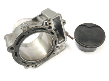 KTM 950 SM LC8 [2008] - Cylindre avec des pistons à l'arrière