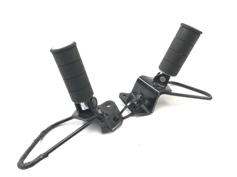 Suzuki VZ 1500 WVCU [2011] - repose-pieds passager, repose-pieds passager avec supports gauche et droit