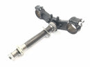 Triumph Daytona 900 T300 [1996] - pont de fourche inférieur, support de fourche sur colonne de direction-5
