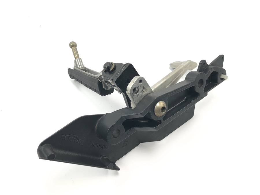 Triumph Daytona 900 T300D [1996] - driver's footrest right with brake pedal footrest system footrest with holder