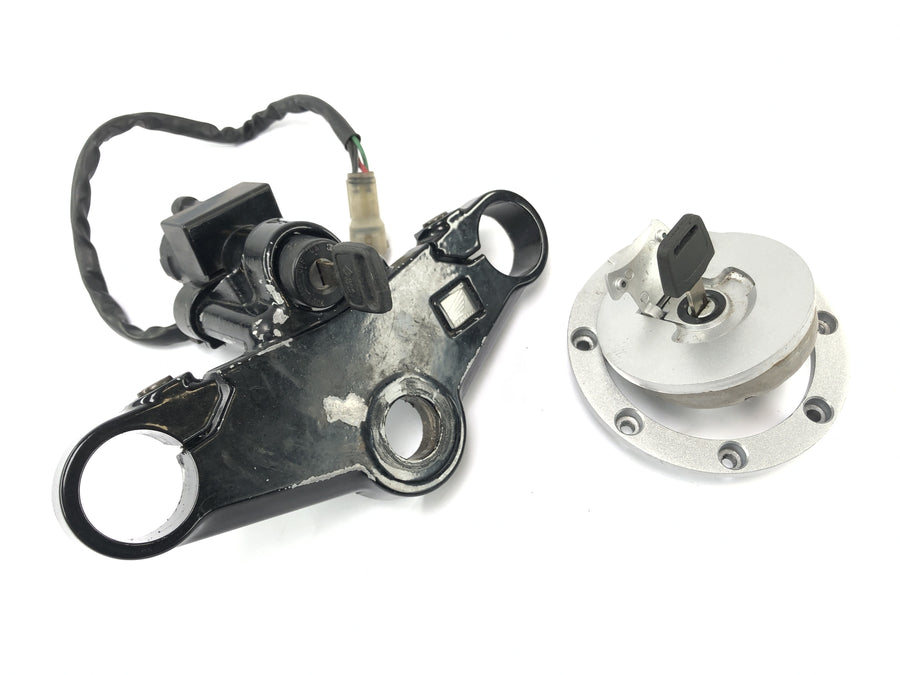 Honda NSR 125 JC22 [1998] - fork bridge at the top with ignition lock Tank cover lock set with key