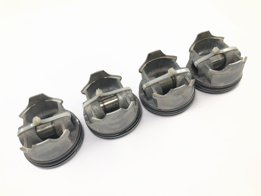 Honda CBR 900 RR Fireblade SC33 [2000] - Carter moteur avec pistons