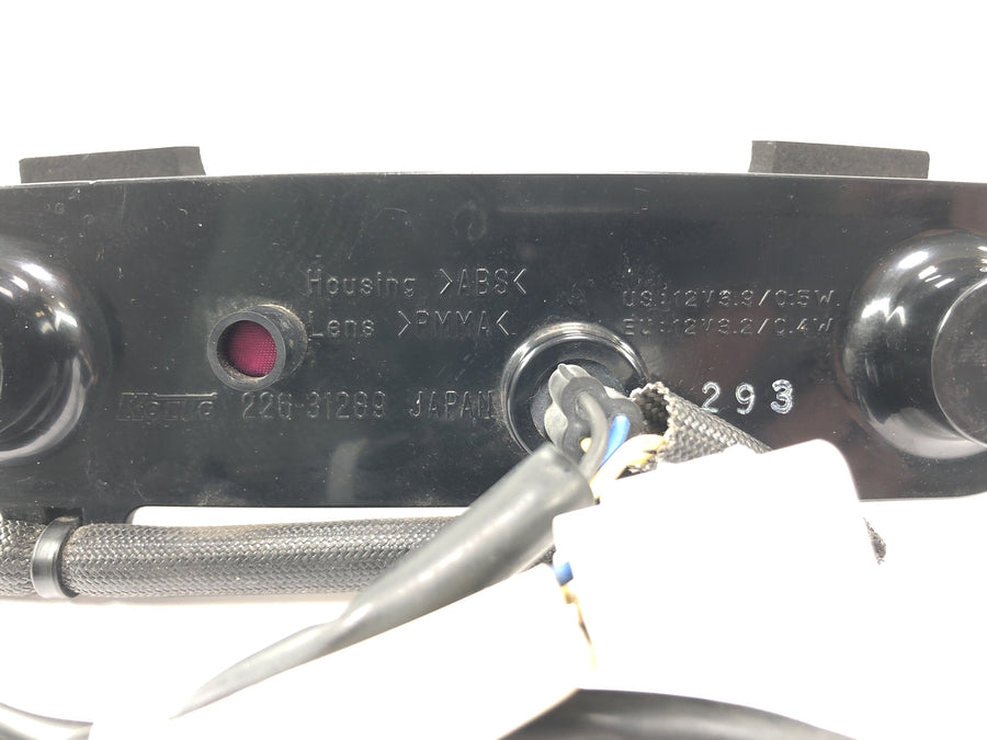 Yamaha Yzf R1 RN09 [2003] - Feuille de frein arrière du feu arrière à l'éclairage à LED arrière