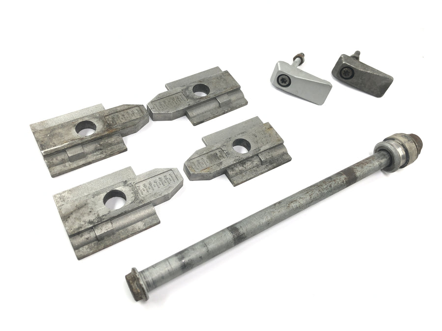 BMW F 650 GS R13 [2000] - Hinterachse mit Kettenspanner