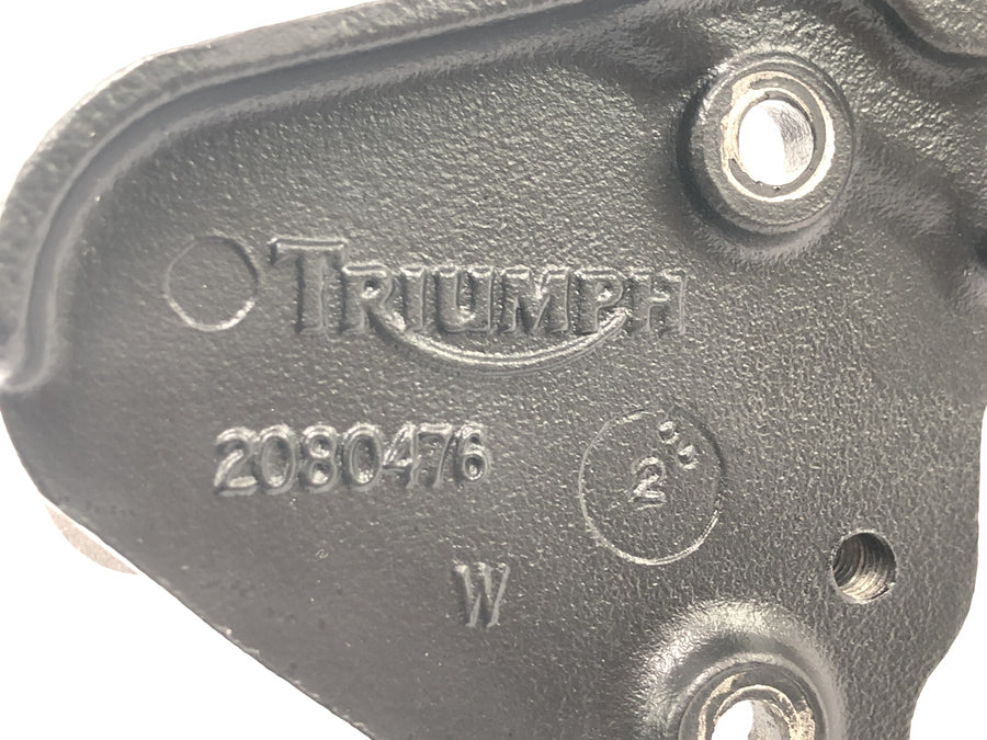 Triumph Tiger 955i 709EN [2003] - Repose-pieds conducteur droit avec support pour le système de repose-pieds